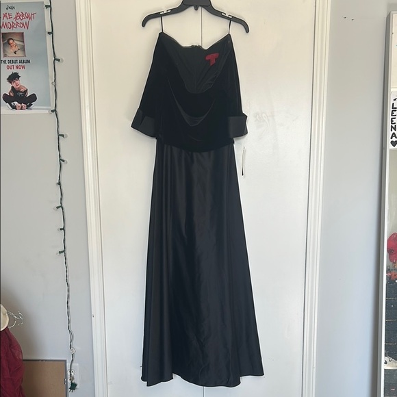 JS Collections Dresses & Skirts - JS Collection - Elegant Black Evening Gown